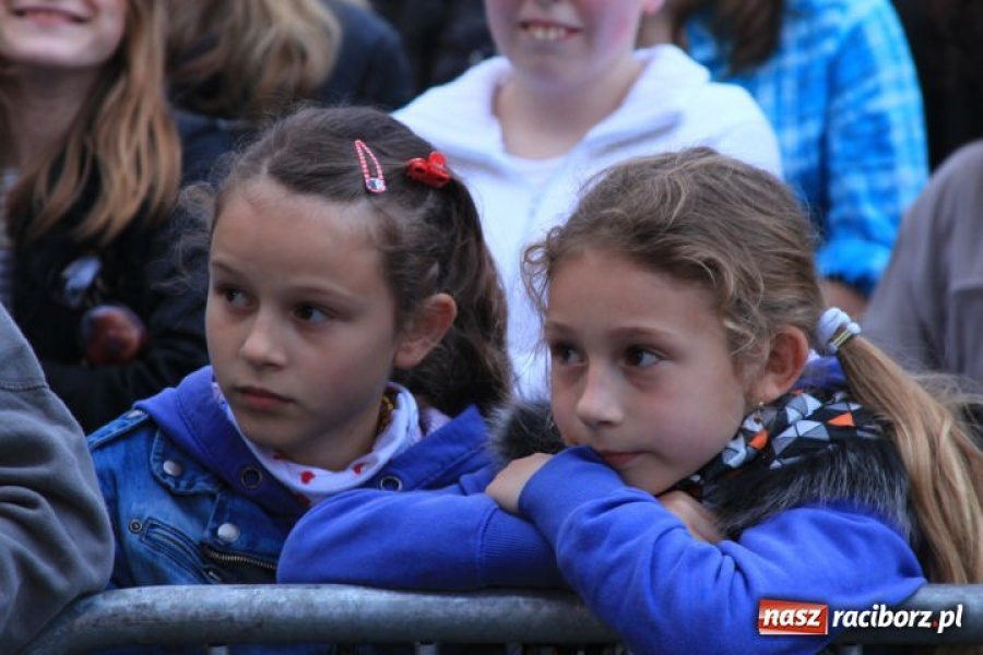 Zdjęcie w galerii na portalu naszraciborz.pl: Boys porwał widownię w Pietrowicach wiadomości z regionu