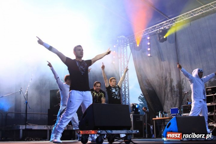Zdjęcie w galerii na portalu naszraciborz.pl: Boys porwał widownię w Pietrowicach wiadomości z regionu