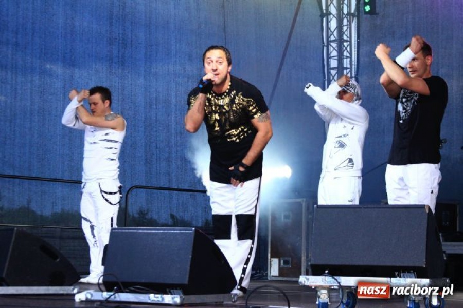 Zdjęcie w galerii na portalu naszraciborz.pl: Boys porwał widownię w Pietrowicach wiadomości z regionu
