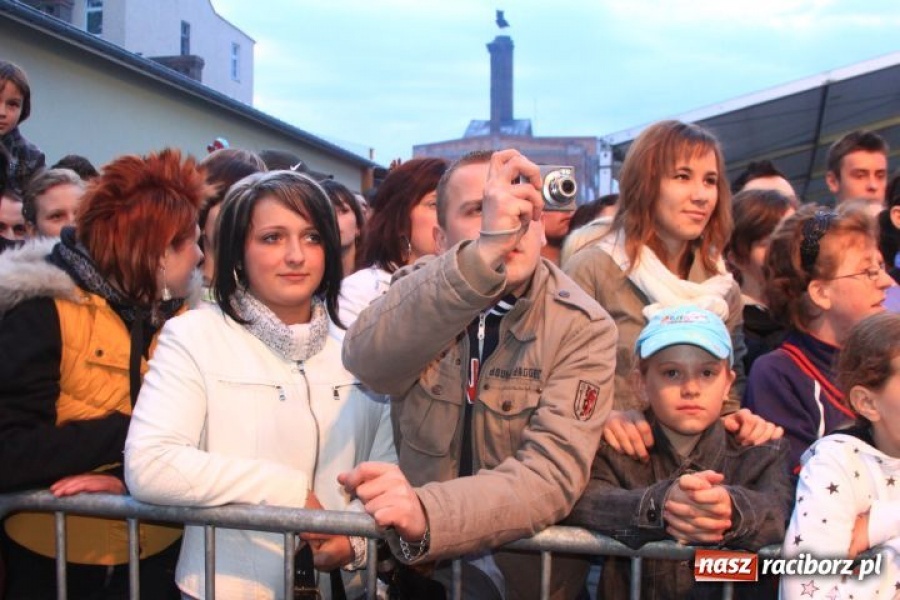 Zdjęcie w galerii na portalu naszraciborz.pl: Boys porwał widownię w Pietrowicach wiadomości z regionu