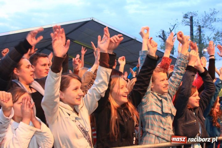 Zdjęcie w galerii na portalu naszraciborz.pl: Boys porwał widownię w Pietrowicach wiadomości z regionu