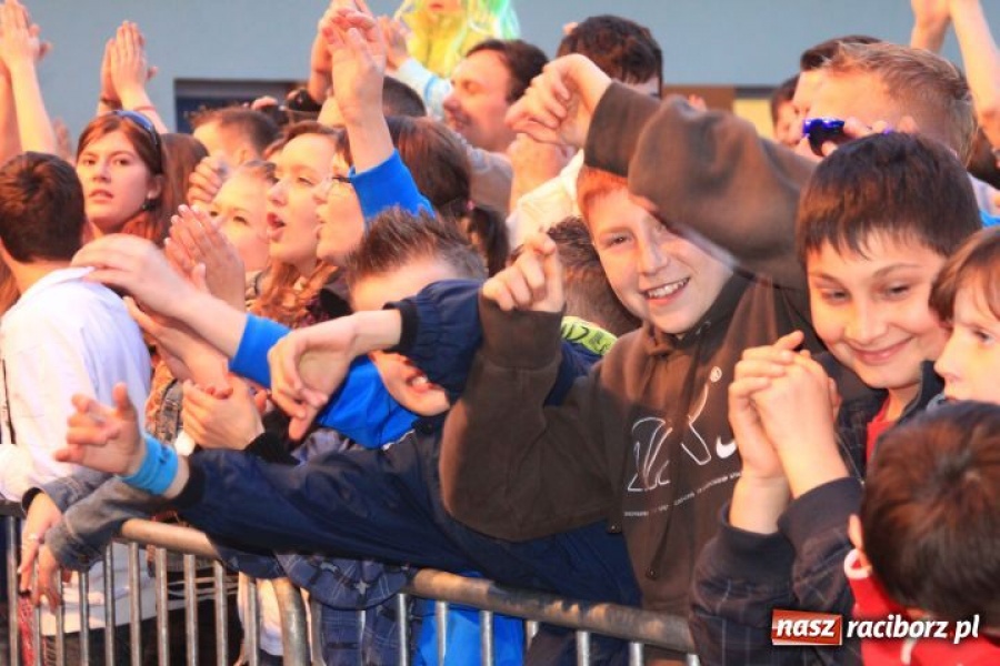 Zdjęcie w galerii na portalu naszraciborz.pl: Boys porwał widownię w Pietrowicach wiadomości z regionu