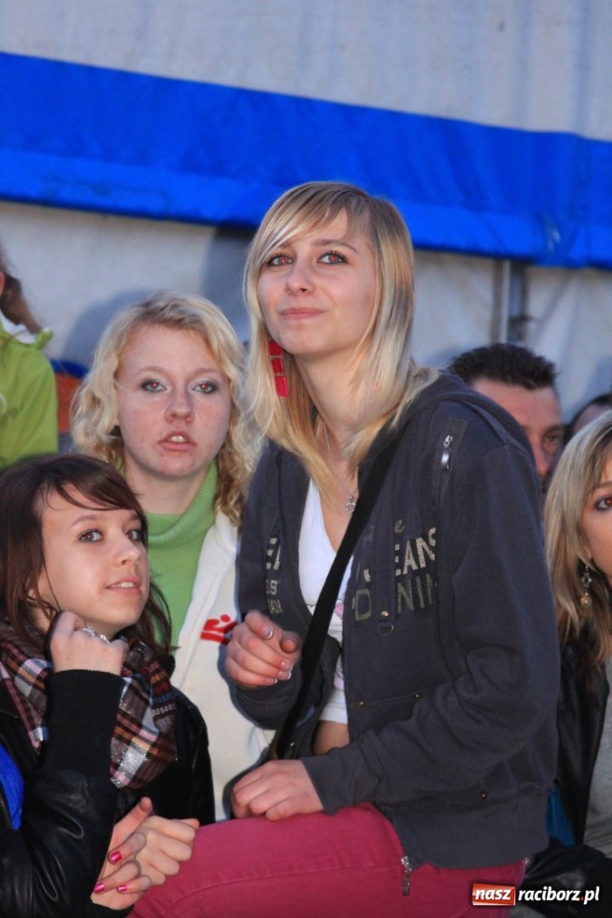 Zdjęcie w galerii na portalu naszraciborz.pl: Boys porwał widownię w Pietrowicach wiadomości z regionu