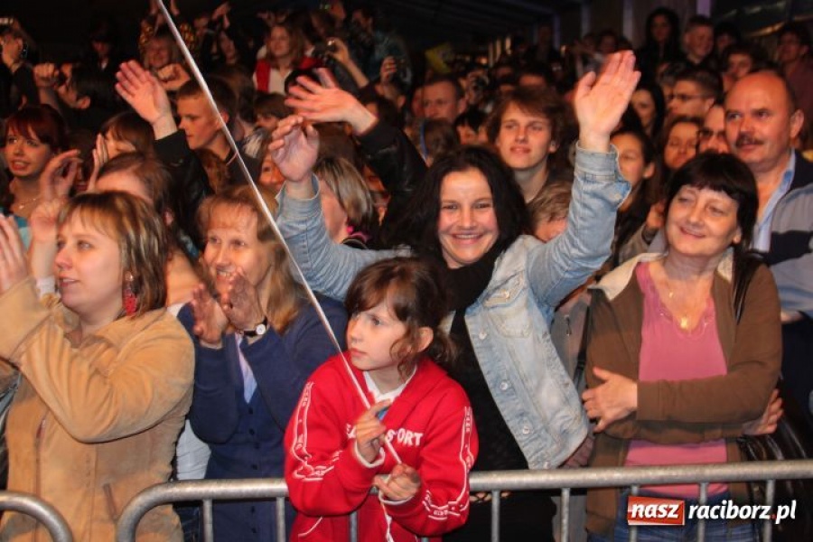 Zdjęcie w galerii na portalu naszraciborz.pl: Boys porwał widownię w Pietrowicach wiadomości z regionu