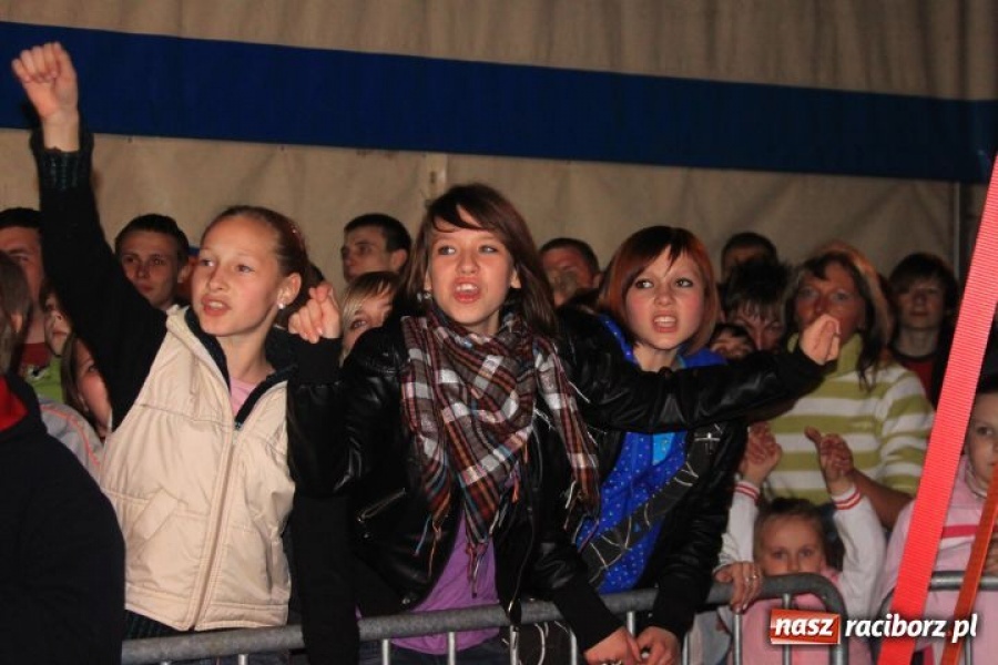 Zdjęcie w galerii na portalu naszraciborz.pl: Boys porwał widownię w Pietrowicach wiadomości z regionu