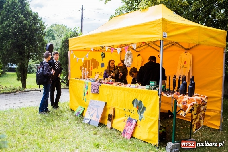 Zdjęcie w galerii na portalu naszraciborz.pl: Młodzi dla Kamerunu, czyli VI Spotkanie z Afryką wiadomości z regionu