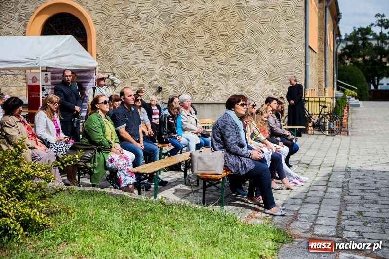 Zdjęcie w galerii na portalu naszraciborz.pl: Młodzi dla Kamerunu, czyli VI Spotkanie z Afryką wiadomości z regionu
