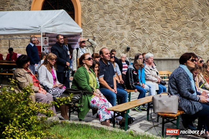 Zdjęcie w galerii na portalu naszraciborz.pl: Młodzi dla Kamerunu, czyli VI Spotkanie z Afryką wiadomości z regionu