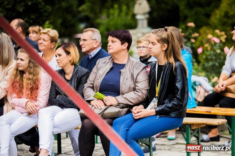 Zdjęcie w galerii na portalu naszraciborz.pl: Młodzi dla Kamerunu, czyli VI Spotkanie z Afryką wiadomości z regionu