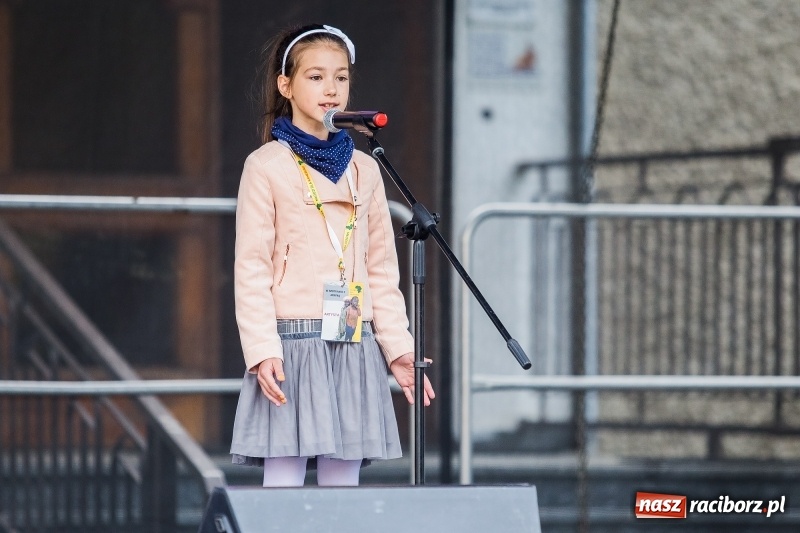 Zdjęcie w galerii na portalu naszraciborz.pl: Młodzi dla Kamerunu, czyli VI Spotkanie z Afryką wiadomości z regionu