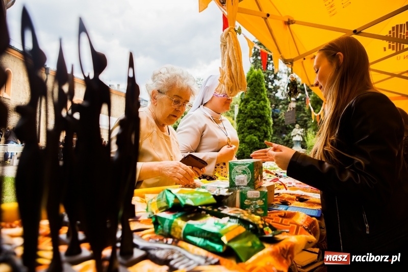 Zdjęcie w galerii na portalu naszraciborz.pl: Młodzi dla Kamerunu, czyli VI Spotkanie z Afryką wiadomości z regionu