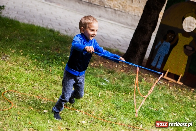 Zdjęcie w galerii na portalu naszraciborz.pl: Młodzi dla Kamerunu, czyli VI Spotkanie z Afryką wiadomości z regionu
