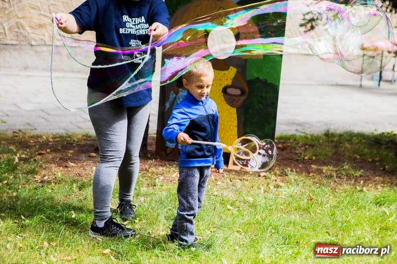 Zdjęcie w galerii na portalu naszraciborz.pl: Młodzi dla Kamerunu, czyli VI Spotkanie z Afryką wiadomości z regionu
