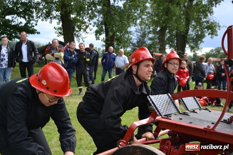 Zdjęcie w galerii na portalu naszraciborz.pl: Zawody sikawek konnych w Bieńkowicach. Sąsiedzi z Tworkowa zgarnęli dwa złota wiadomości z regionu