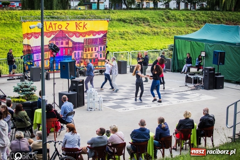 Zdjęcie w galerii na portalu naszraciborz.pl: Nawet problemy techniczne nie są w stanie zepsuć dobrej zabawy. Na raciborskiej przystani odbyła się Letnia Potańcówka   wiadomości z regionu