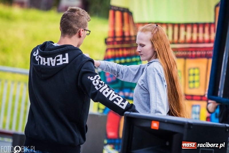 Zdjęcie w galerii na portalu naszraciborz.pl: Nawet problemy techniczne nie są w stanie zepsuć dobrej zabawy. Na raciborskiej przystani odbyła się Letnia Potańcówka   wiadomości z regionu