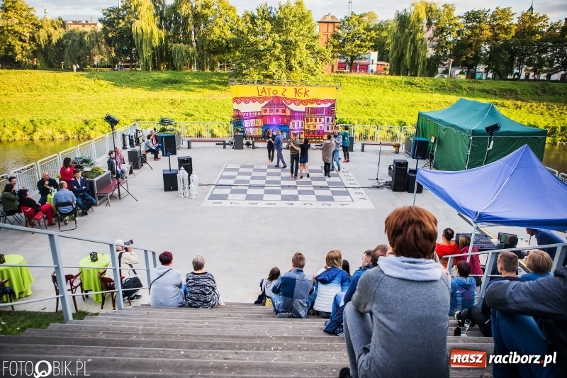 Zdjęcie w galerii na portalu naszraciborz.pl: Nawet problemy techniczne nie są w stanie zepsuć dobrej zabawy. Na raciborskiej przystani odbyła się Letnia Potańcówka   wiadomości z regionu