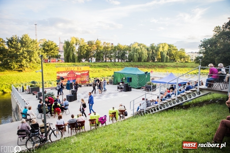 Zdjęcie w galerii na portalu naszraciborz.pl: Nawet problemy techniczne nie są w stanie zepsuć dobrej zabawy. Na raciborskiej przystani odbyła się Letnia Potańcówka   wiadomości z regionu