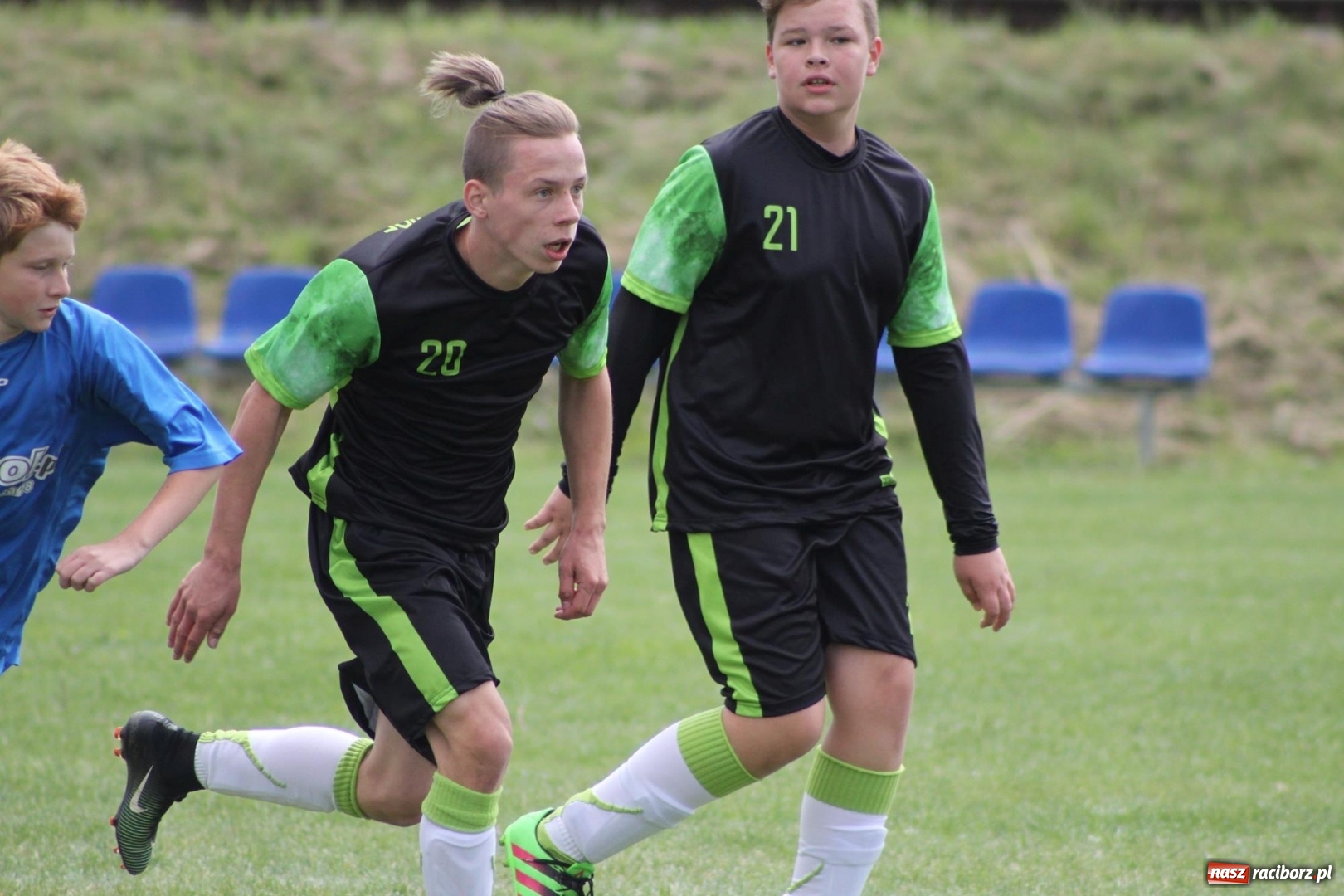 Zdjęcie w galerii na portalu naszraciborz.pl: Piłkarze Krzanowic z Pucharem Prezesa LKS Cyprzanów wiadomości z regionu