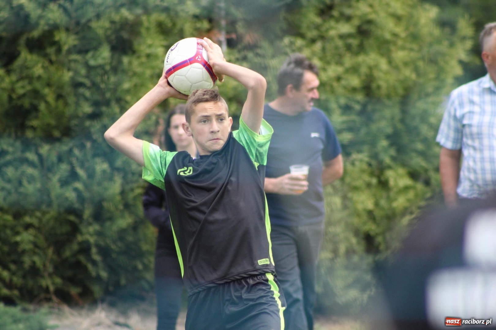 Zdjęcie w galerii na portalu naszraciborz.pl: Piłkarze Krzanowic z Pucharem Prezesa LKS Cyprzanów wiadomości z regionu