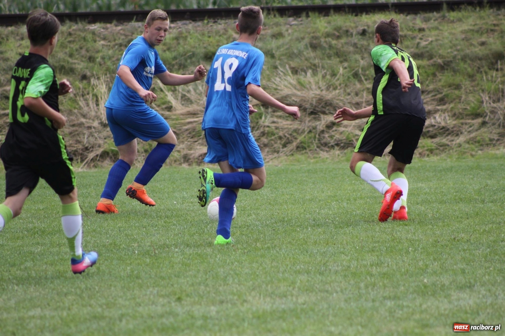 Zdjęcie w galerii na portalu naszraciborz.pl: Piłkarze Krzanowic z Pucharem Prezesa LKS Cyprzanów wiadomości z regionu