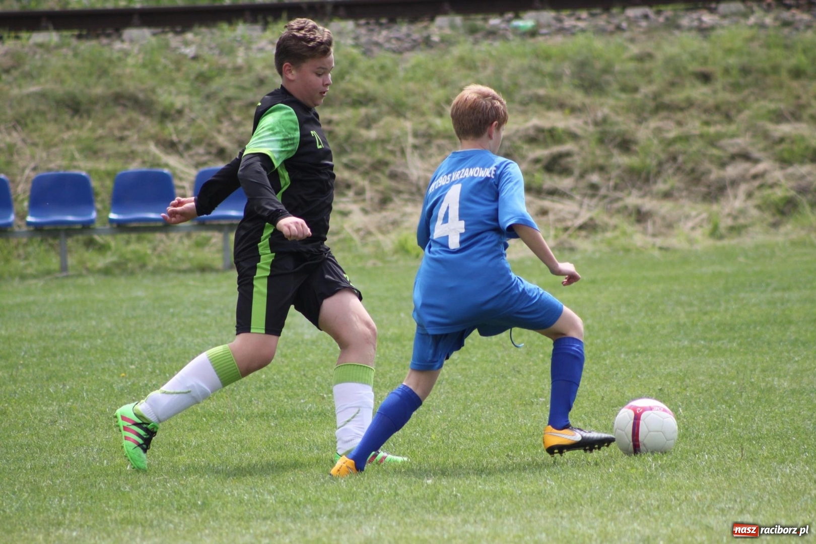 Zdjęcie w galerii na portalu naszraciborz.pl: Piłkarze Krzanowic z Pucharem Prezesa LKS Cyprzanów wiadomości z regionu