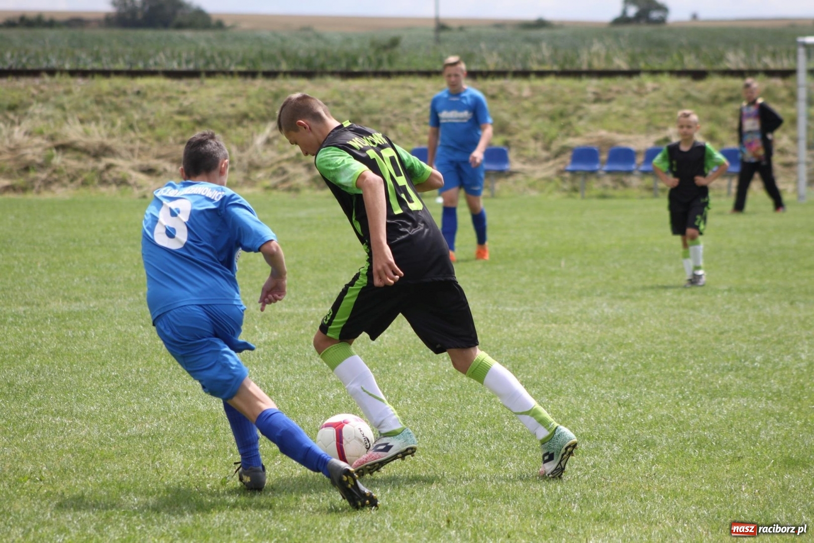 Zdjęcie w galerii na portalu naszraciborz.pl: Piłkarze Krzanowic z Pucharem Prezesa LKS Cyprzanów wiadomości z regionu