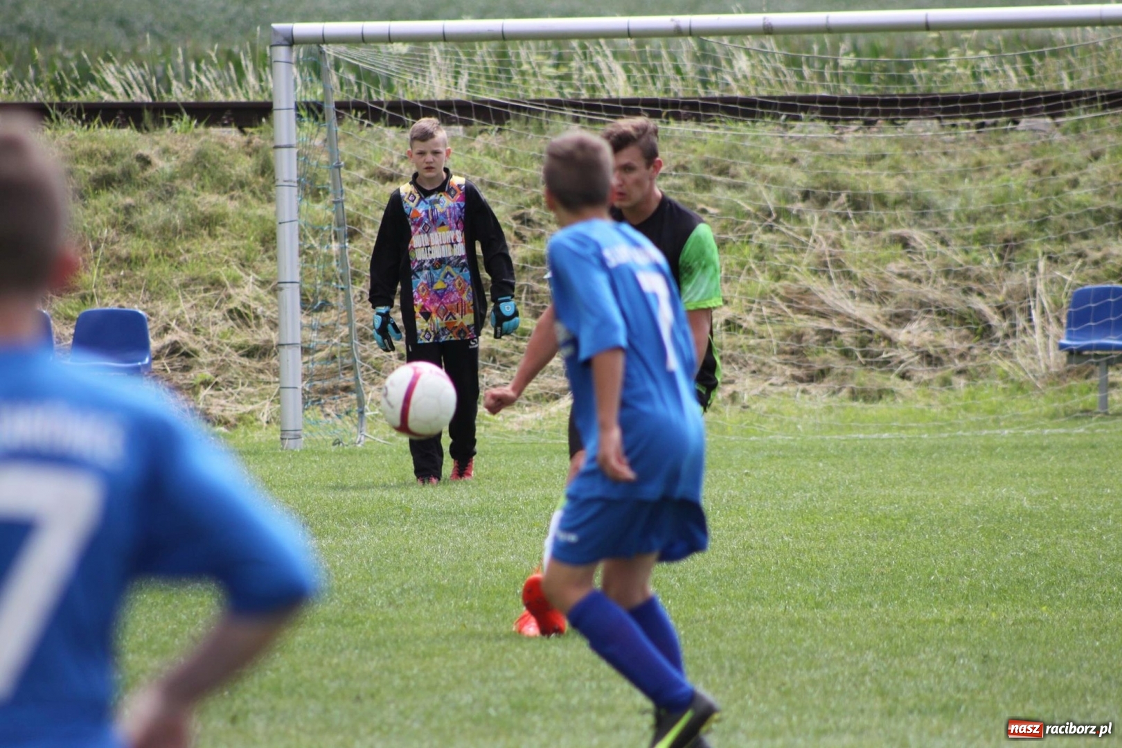 Zdjęcie w galerii na portalu naszraciborz.pl: Piłkarze Krzanowic z Pucharem Prezesa LKS Cyprzanów wiadomości z regionu