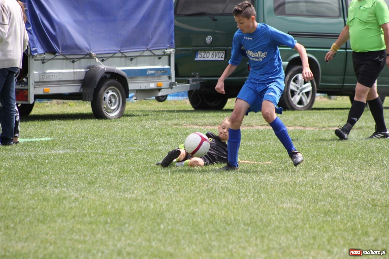 Zdjęcie w galerii na portalu naszraciborz.pl: Piłkarze Krzanowic z Pucharem Prezesa LKS Cyprzanów wiadomości z regionu