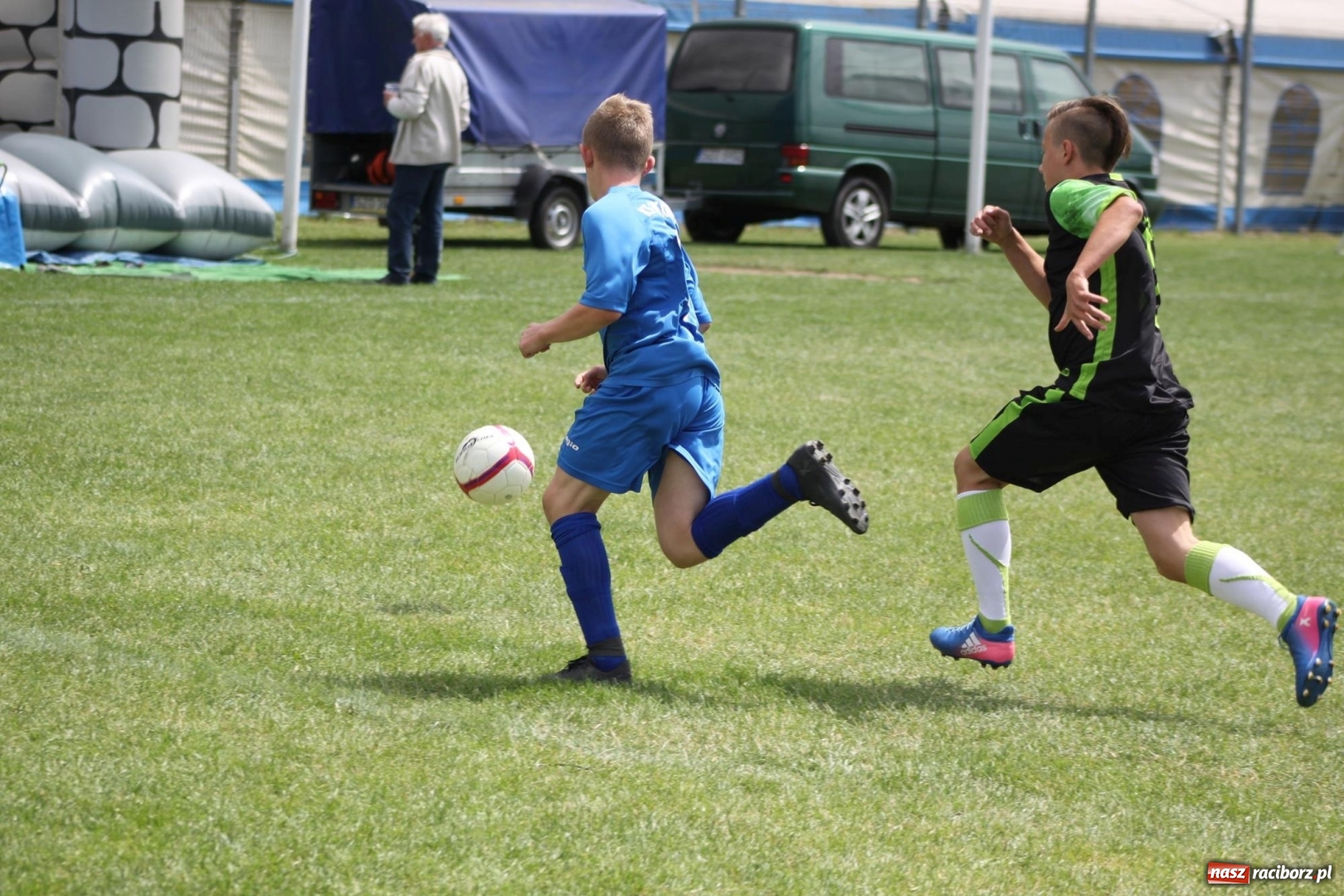 Zdjęcie w galerii na portalu naszraciborz.pl: Piłkarze Krzanowic z Pucharem Prezesa LKS Cyprzanów wiadomości z regionu