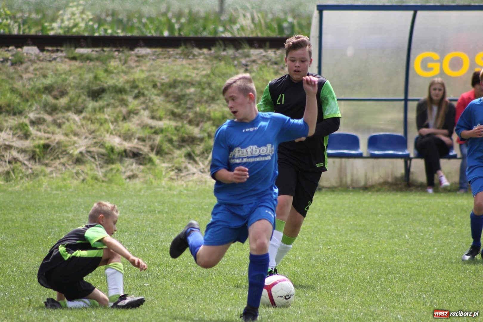 Zdjęcie w galerii na portalu naszraciborz.pl: Piłkarze Krzanowic z Pucharem Prezesa LKS Cyprzanów wiadomości z regionu