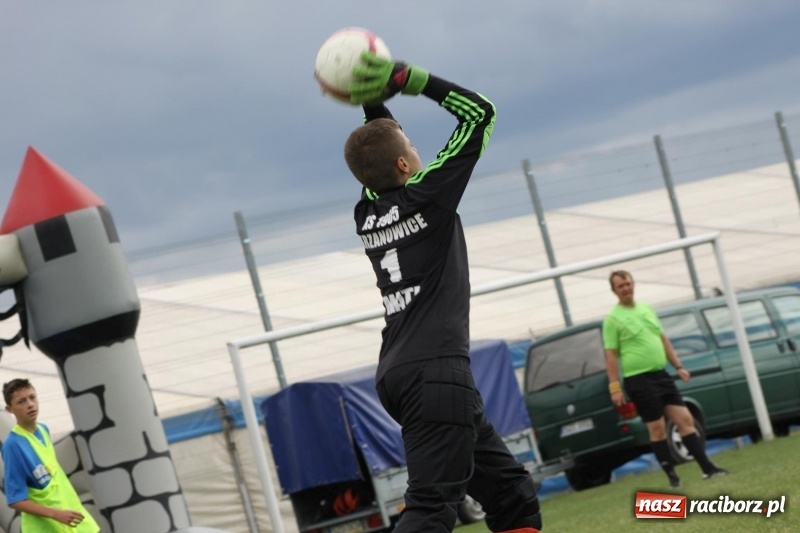 Zdjęcie w galerii na portalu naszraciborz.pl: Piłkarze Krzanowic z Pucharem Prezesa LKS Cyprzanów wiadomości z regionu