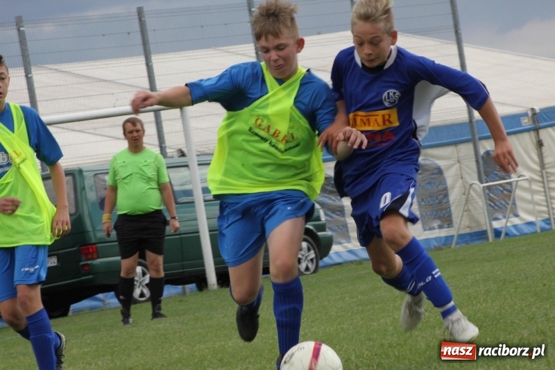 Zdjęcie w galerii na portalu naszraciborz.pl: Piłkarze Krzanowic z Pucharem Prezesa LKS Cyprzanów wiadomości z regionu