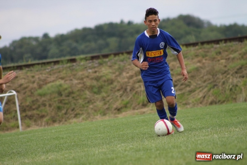 Zdjęcie w galerii na portalu naszraciborz.pl: Piłkarze Krzanowic z Pucharem Prezesa LKS Cyprzanów wiadomości z regionu