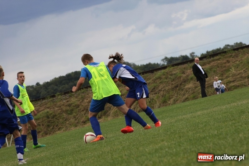 Zdjęcie w galerii na portalu naszraciborz.pl: Piłkarze Krzanowic z Pucharem Prezesa LKS Cyprzanów wiadomości z regionu