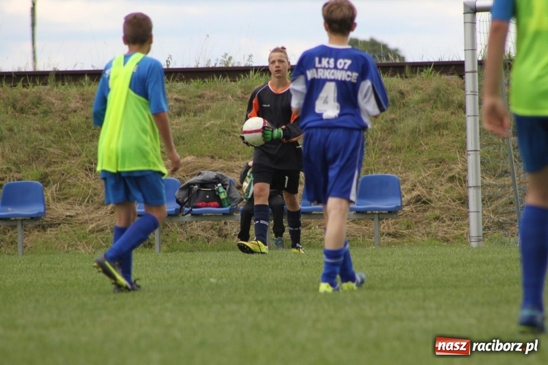 Zdjęcie w galerii na portalu naszraciborz.pl: Piłkarze Krzanowic z Pucharem Prezesa LKS Cyprzanów wiadomości z regionu