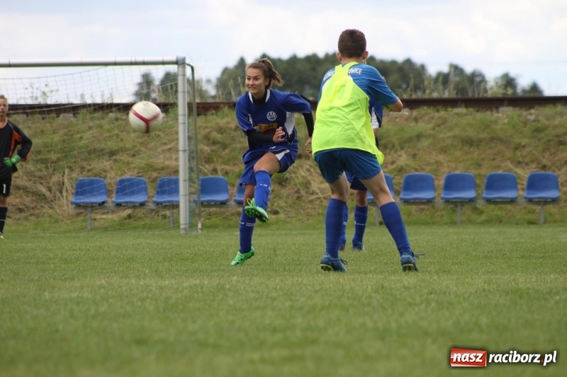 Zdjęcie w galerii na portalu naszraciborz.pl: Piłkarze Krzanowic z Pucharem Prezesa LKS Cyprzanów wiadomości z regionu