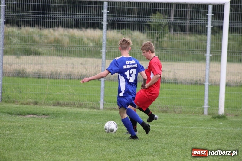 Zdjęcie w galerii na portalu naszraciborz.pl: Piłkarze Krzanowic z Pucharem Prezesa LKS Cyprzanów wiadomości z regionu