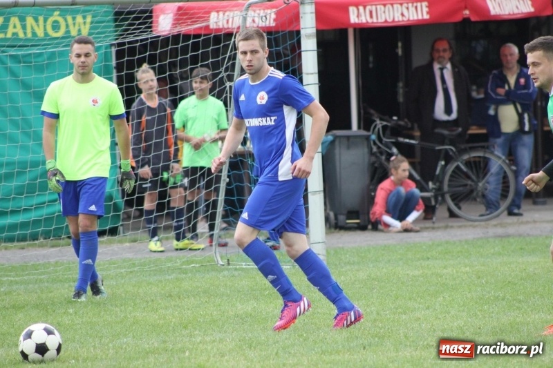 Zdjęcie w galerii na portalu naszraciborz.pl: Piłkarze Krzanowic z Pucharem Prezesa LKS Cyprzanów wiadomości z regionu