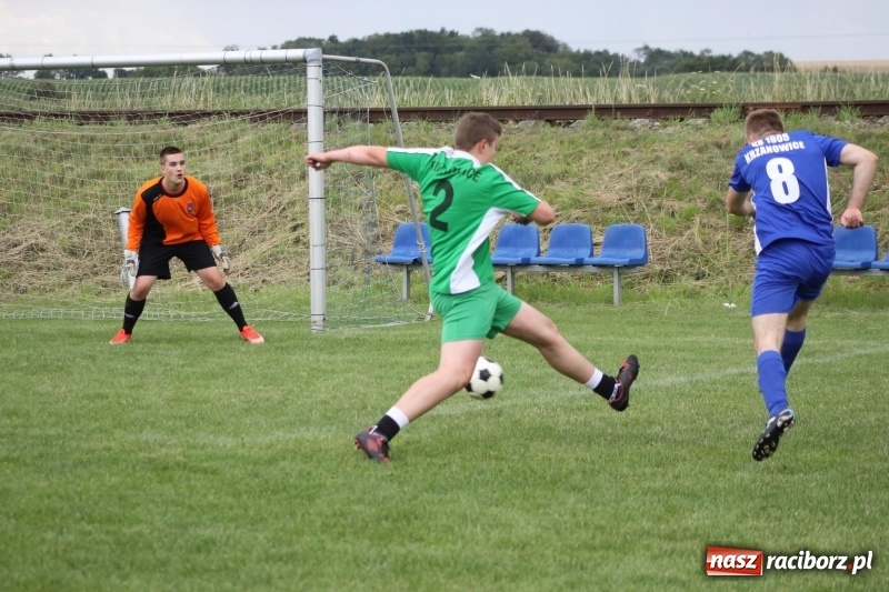 Zdjęcie w galerii na portalu naszraciborz.pl: Piłkarze Krzanowic z Pucharem Prezesa LKS Cyprzanów wiadomości z regionu