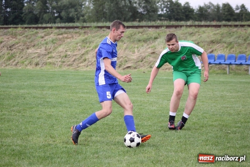 Zdjęcie w galerii na portalu naszraciborz.pl: Piłkarze Krzanowic z Pucharem Prezesa LKS Cyprzanów wiadomości z regionu