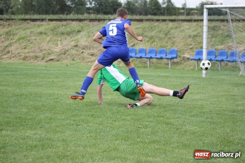 Zdjęcie w galerii na portalu naszraciborz.pl: Piłkarze Krzanowic z Pucharem Prezesa LKS Cyprzanów wiadomości z regionu