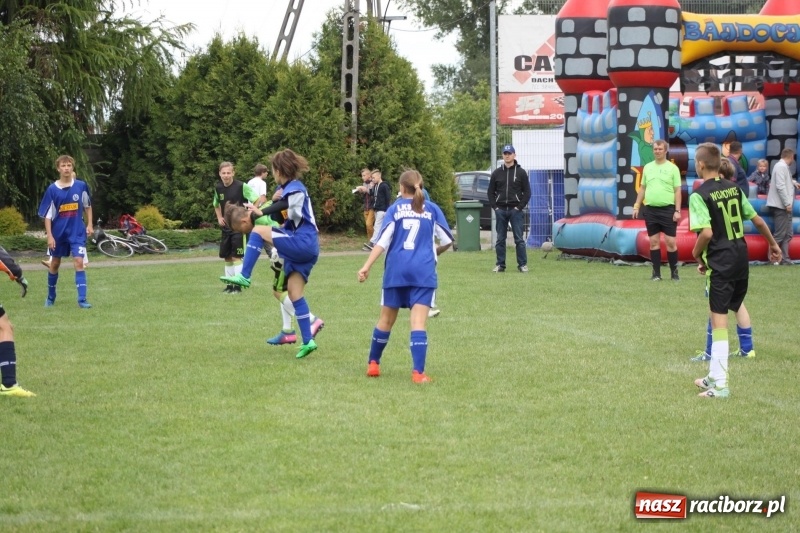 Zdjęcie w galerii na portalu naszraciborz.pl: Piłkarze Krzanowic z Pucharem Prezesa LKS Cyprzanów wiadomości z regionu