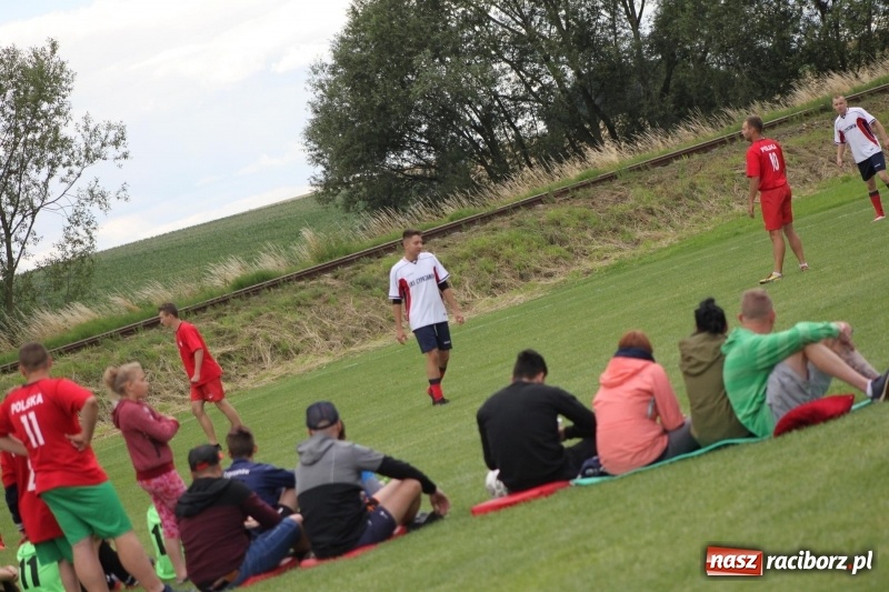 Zdjęcie w galerii na portalu naszraciborz.pl: Piłkarze Krzanowic z Pucharem Prezesa LKS Cyprzanów wiadomości z regionu