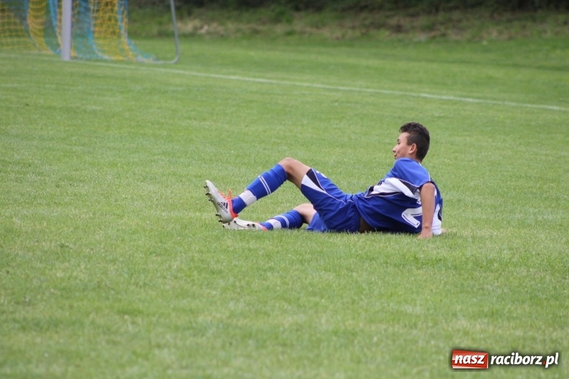 Zdjęcie w galerii na portalu naszraciborz.pl: Piłkarze Krzanowic z Pucharem Prezesa LKS Cyprzanów wiadomości z regionu