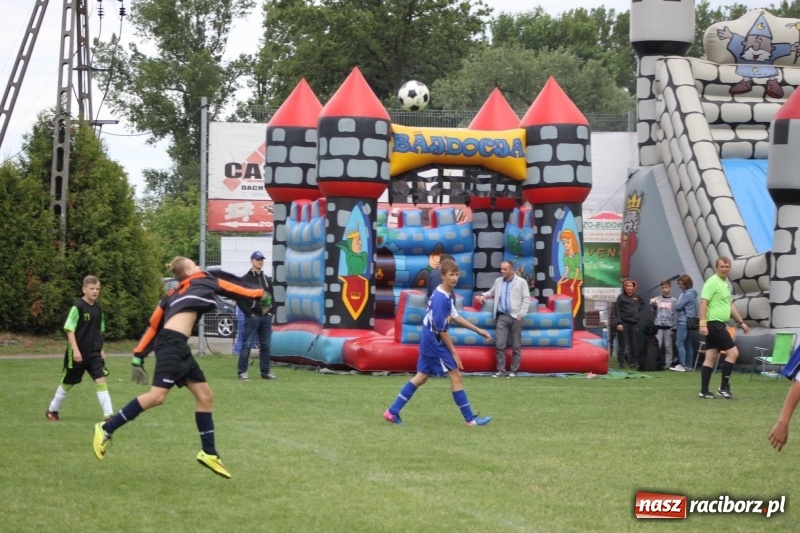 Zdjęcie w galerii na portalu naszraciborz.pl: Piłkarze Krzanowic z Pucharem Prezesa LKS Cyprzanów wiadomości z regionu