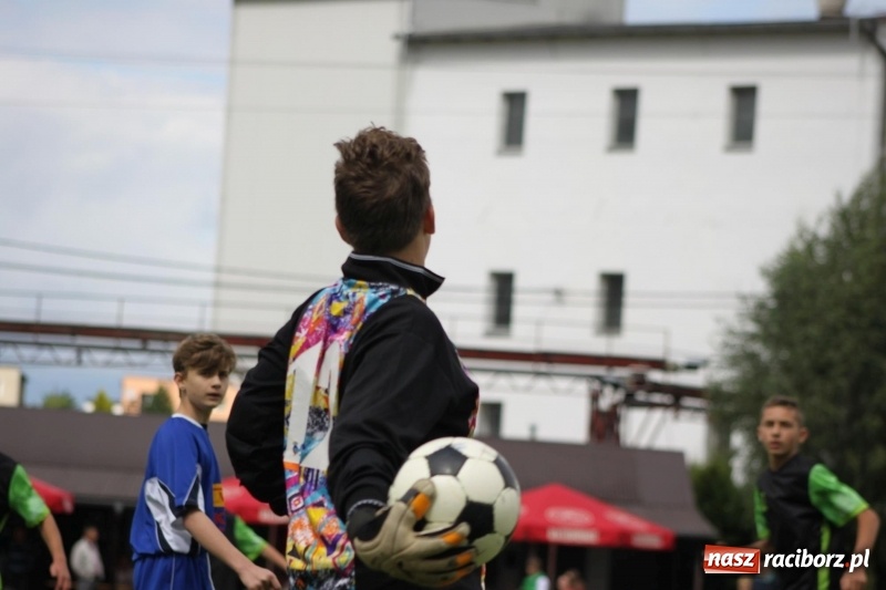 Zdjęcie w galerii na portalu naszraciborz.pl: Piłkarze Krzanowic z Pucharem Prezesa LKS Cyprzanów wiadomości z regionu