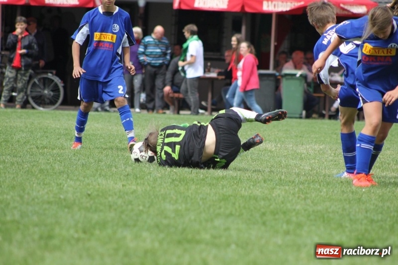 Zdjęcie w galerii na portalu naszraciborz.pl: Piłkarze Krzanowic z Pucharem Prezesa LKS Cyprzanów wiadomości z regionu