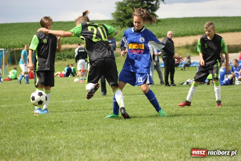 Zdjęcie w galerii na portalu naszraciborz.pl: Piłkarze Krzanowic z Pucharem Prezesa LKS Cyprzanów wiadomości z regionu