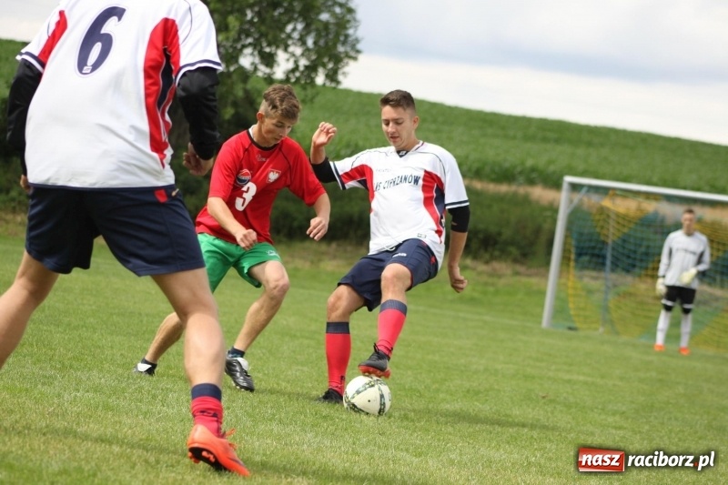 Zdjęcie w galerii na portalu naszraciborz.pl: Piłkarze Krzanowic z Pucharem Prezesa LKS Cyprzanów wiadomości z regionu